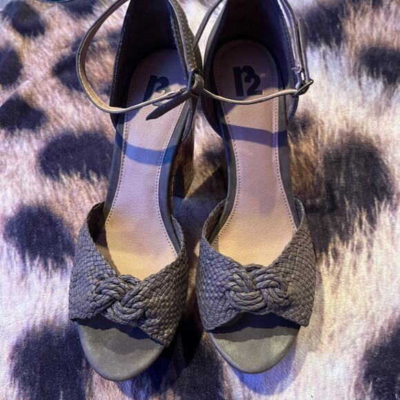 R2 Ankle Strap Heels Open Toe w/ Knot Top Size 10 Taupe - Picture 2 of 12